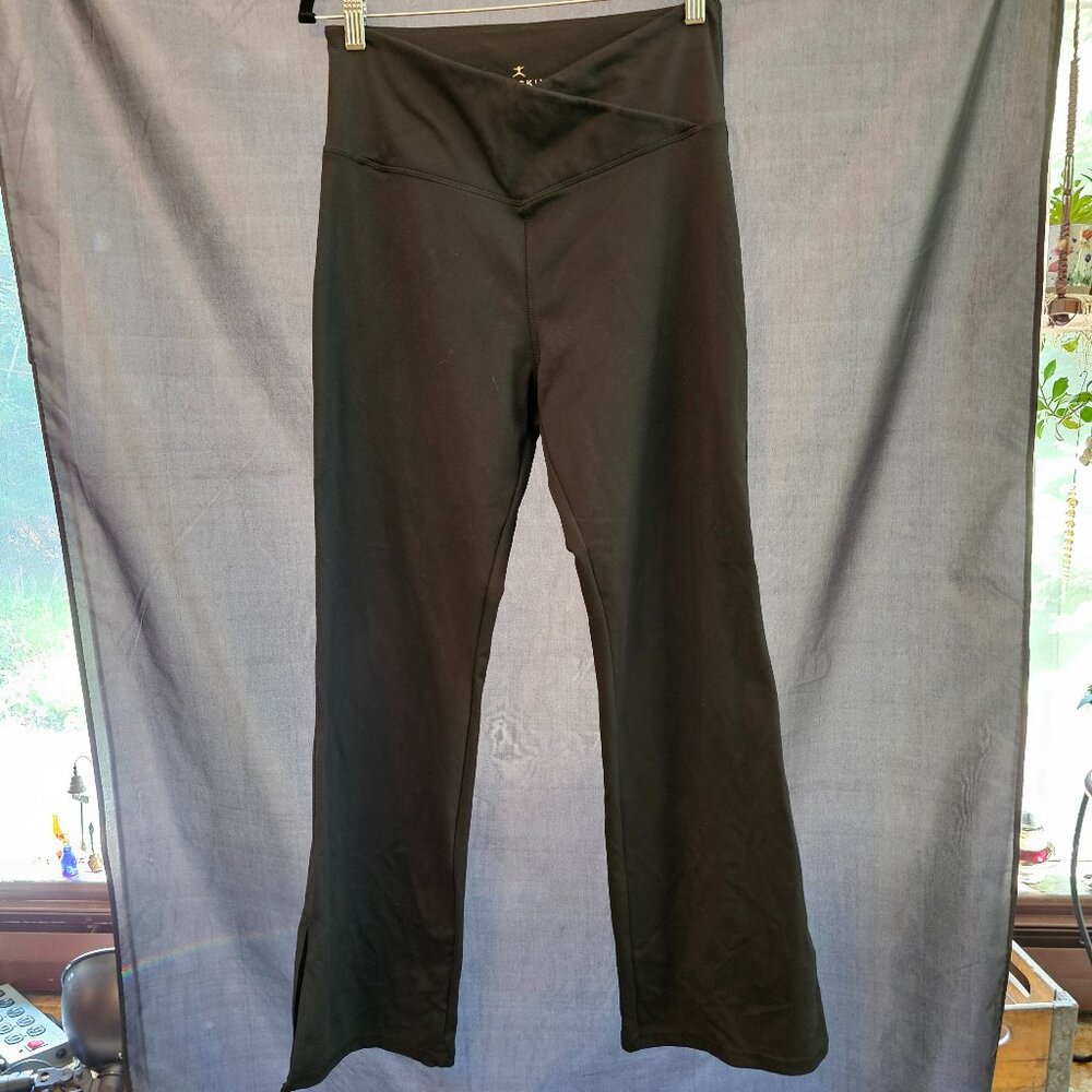 Danskin crossover flare leggings. Size L